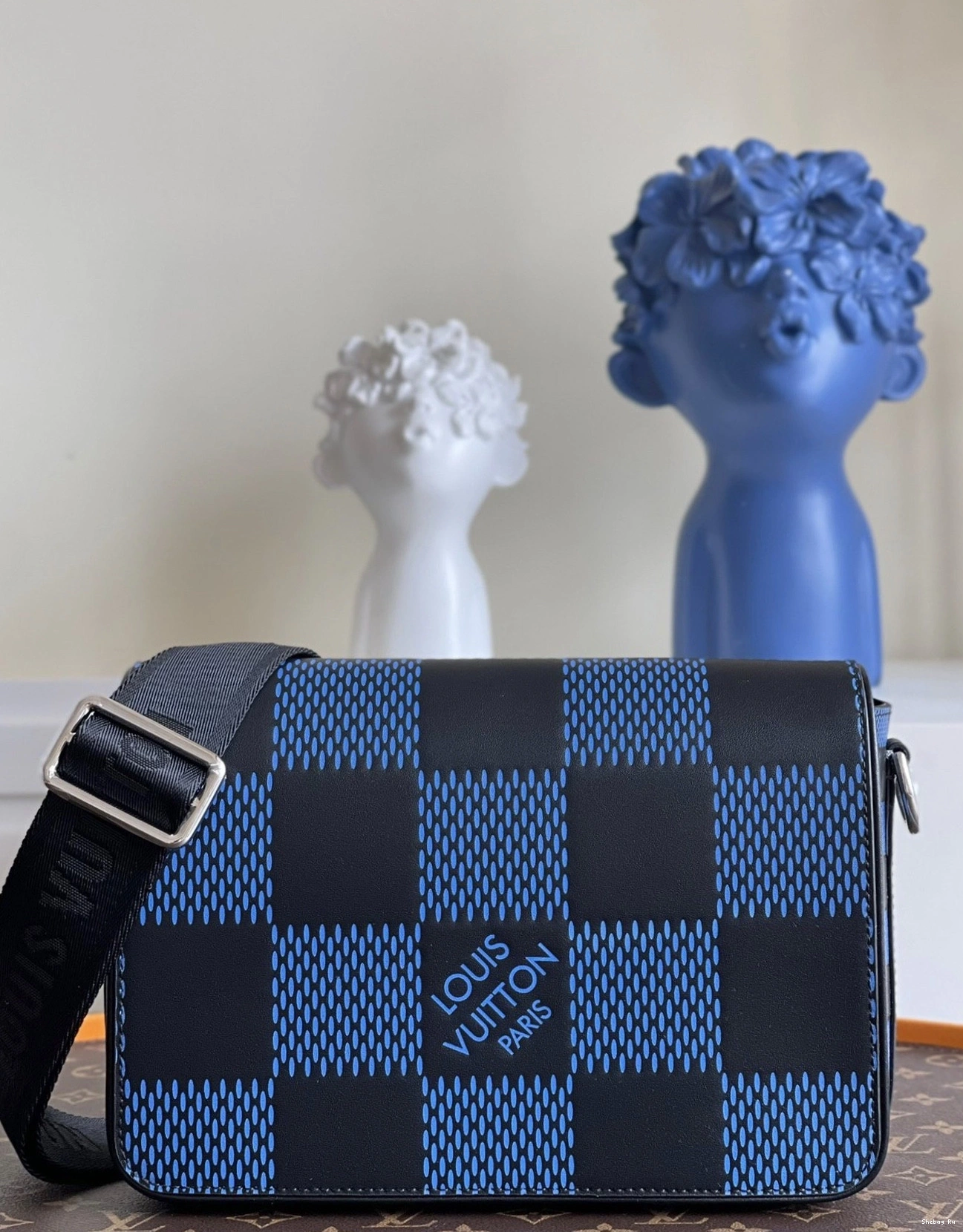 LOUIS MESSENGER VUITTON STUDIO 0724